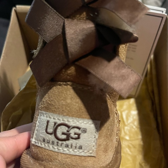 Ugg T Bailey Bow - Picture 5 of 7